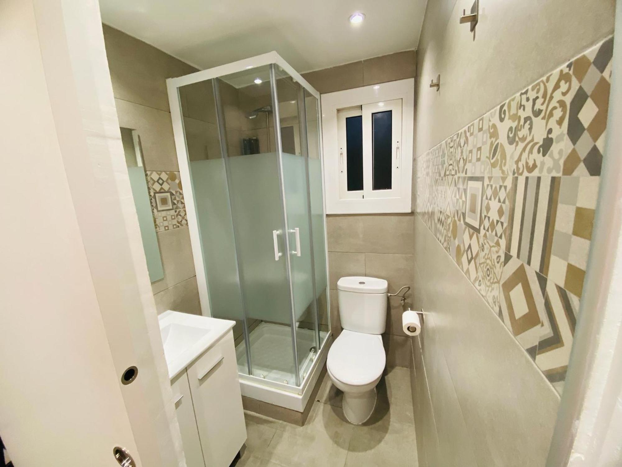 Apartamentos Con Bano Privado Frente Al Metro L5 Barcelona-Hospitalet Оспиталет де Лобрегат Екстериор снимка