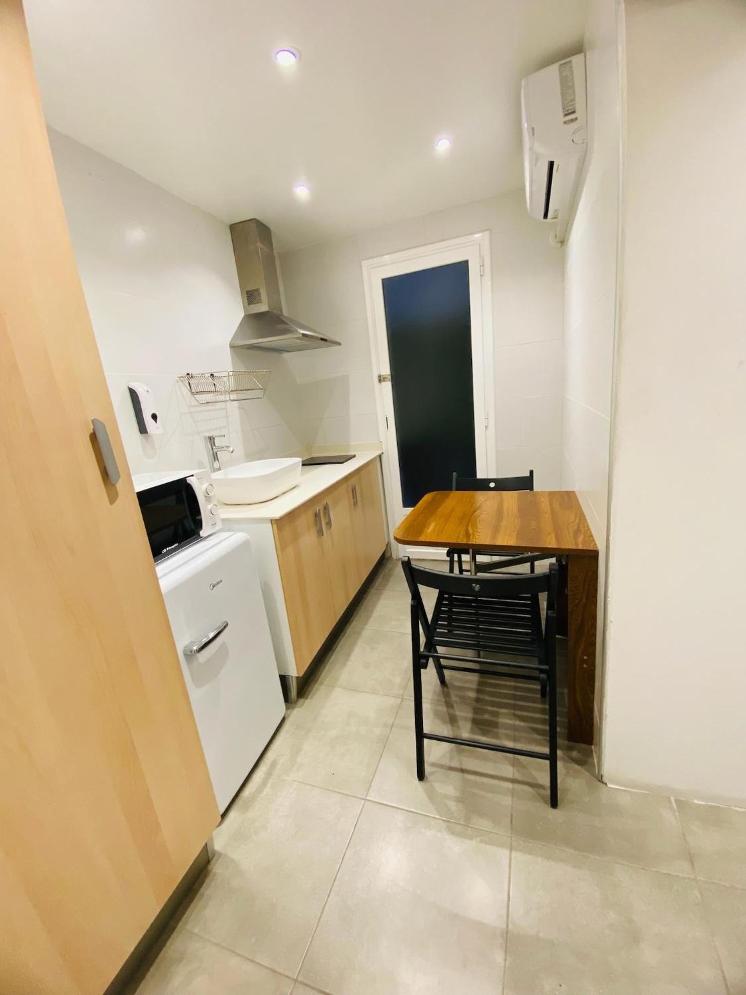 Apartamentos Con Bano Privado Frente Al Metro L5 Barcelona-Hospitalet Оспиталет де Лобрегат Екстериор снимка