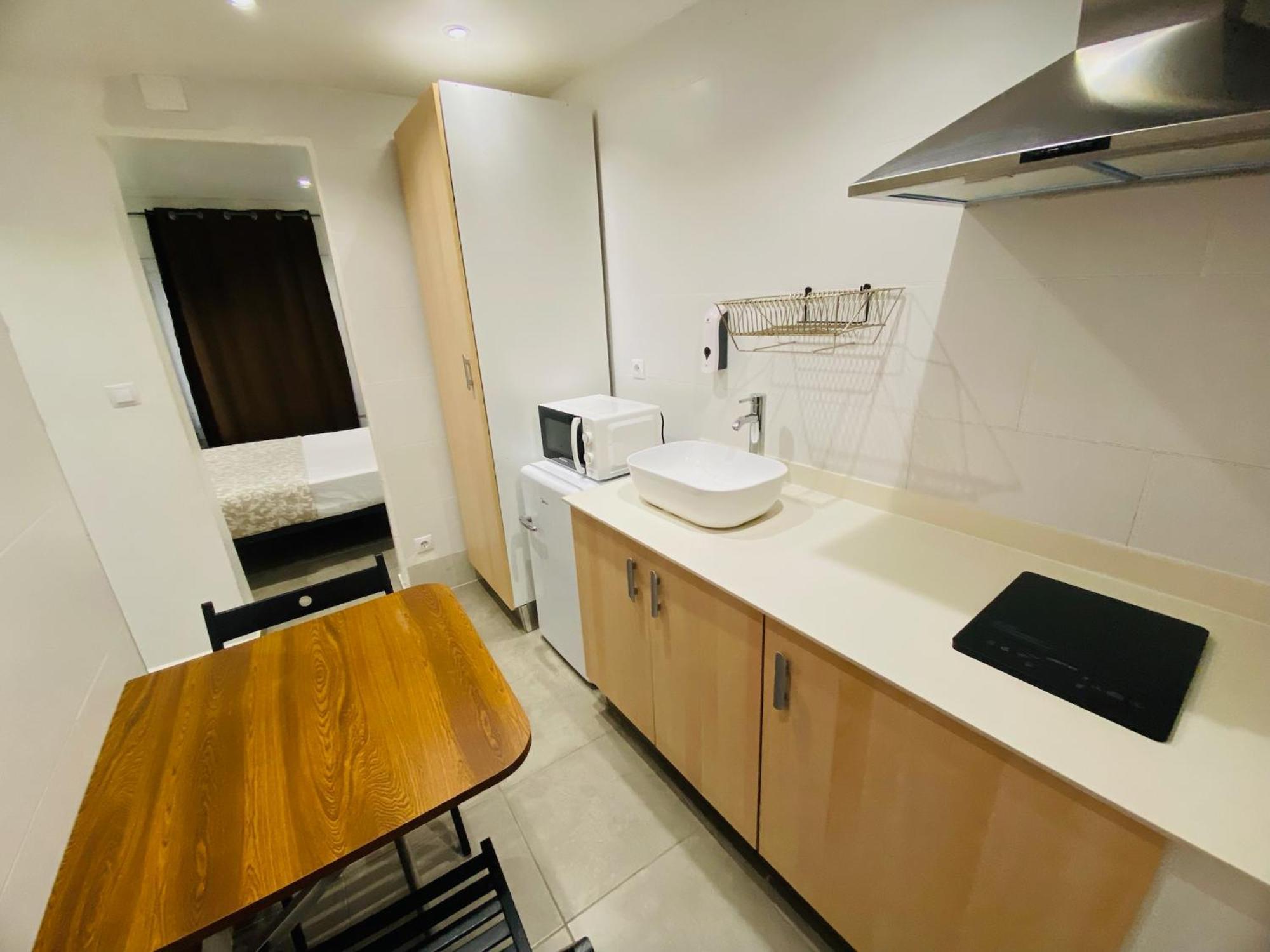 Apartamentos Con Bano Privado Frente Al Metro L5 Barcelona-Hospitalet Оспиталет де Лобрегат Екстериор снимка