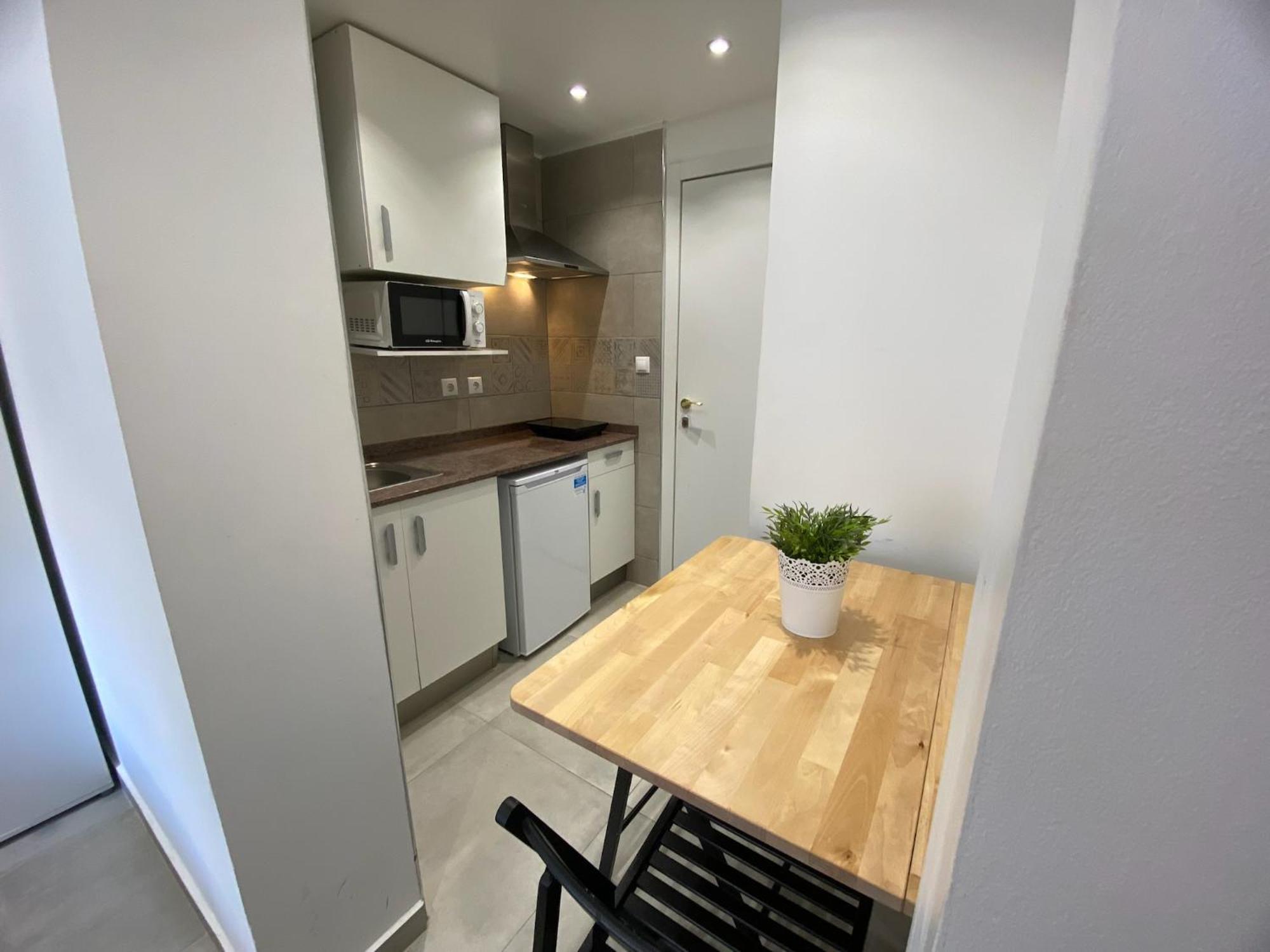 Apartamentos Con Bano Privado Frente Al Metro L5 Barcelona-Hospitalet Оспиталет де Лобрегат Екстериор снимка