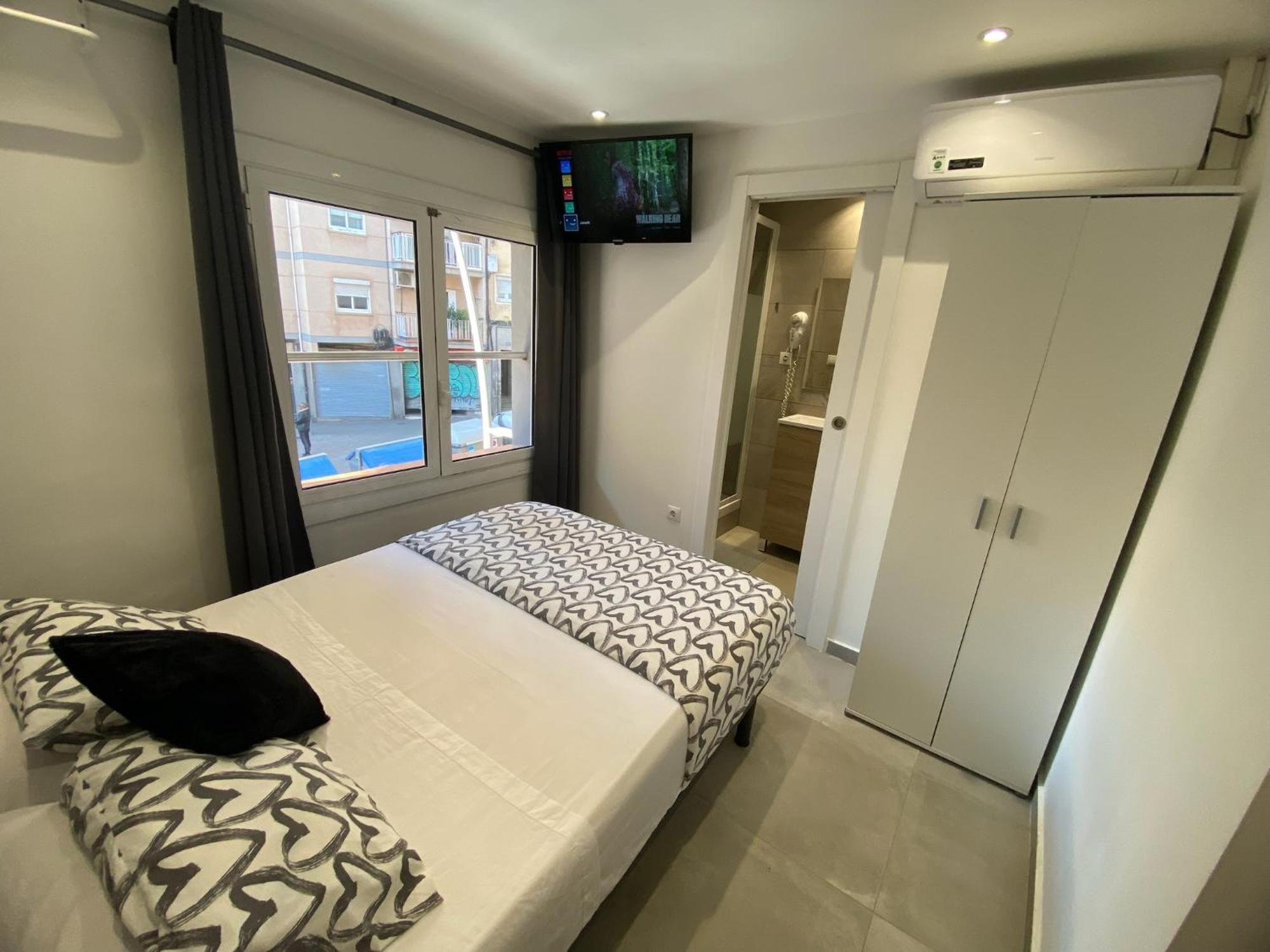 Apartamentos Con Bano Privado Frente Al Metro L5 Barcelona-Hospitalet Оспиталет де Лобрегат Екстериор снимка
