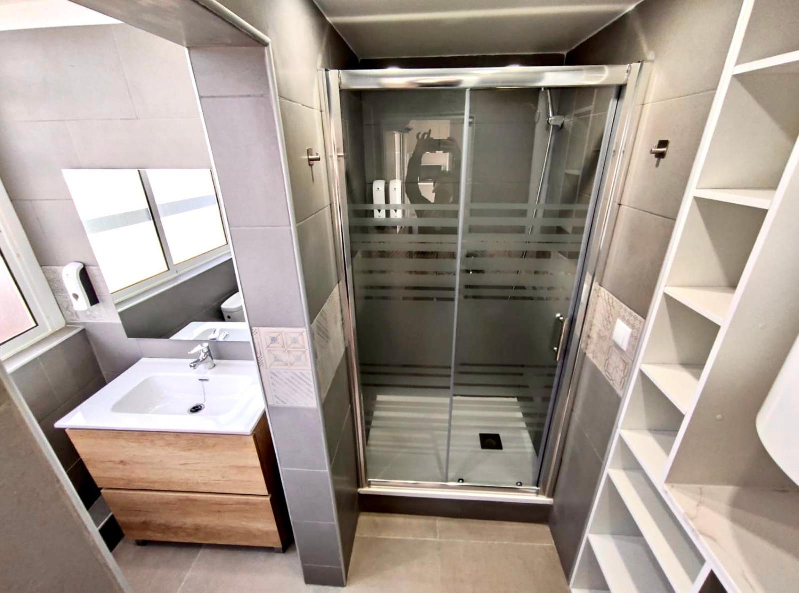Apartamentos Con Bano Privado Frente Al Metro L5 Barcelona-Hospitalet Оспиталет де Лобрегат Екстериор снимка