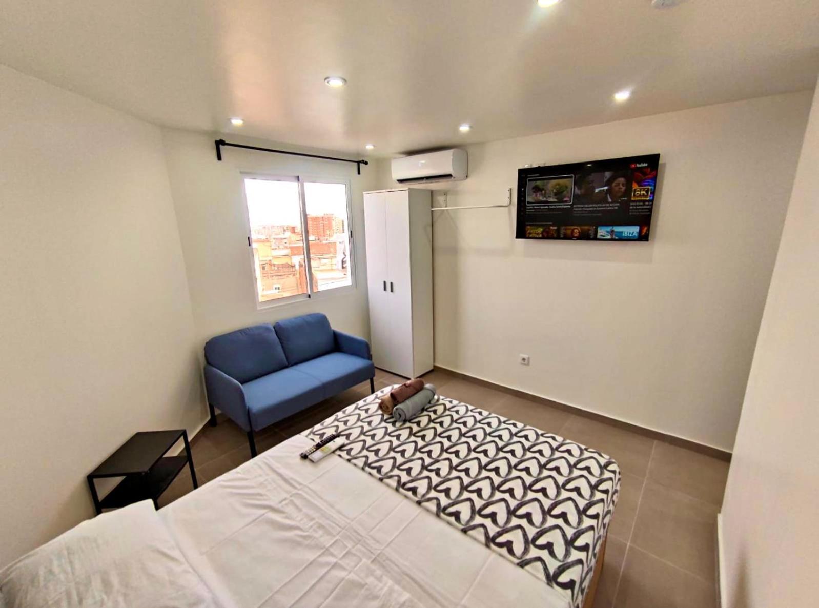 Apartamentos Con Bano Privado Frente Al Metro L5 Barcelona-Hospitalet Оспиталет де Лобрегат Екстериор снимка