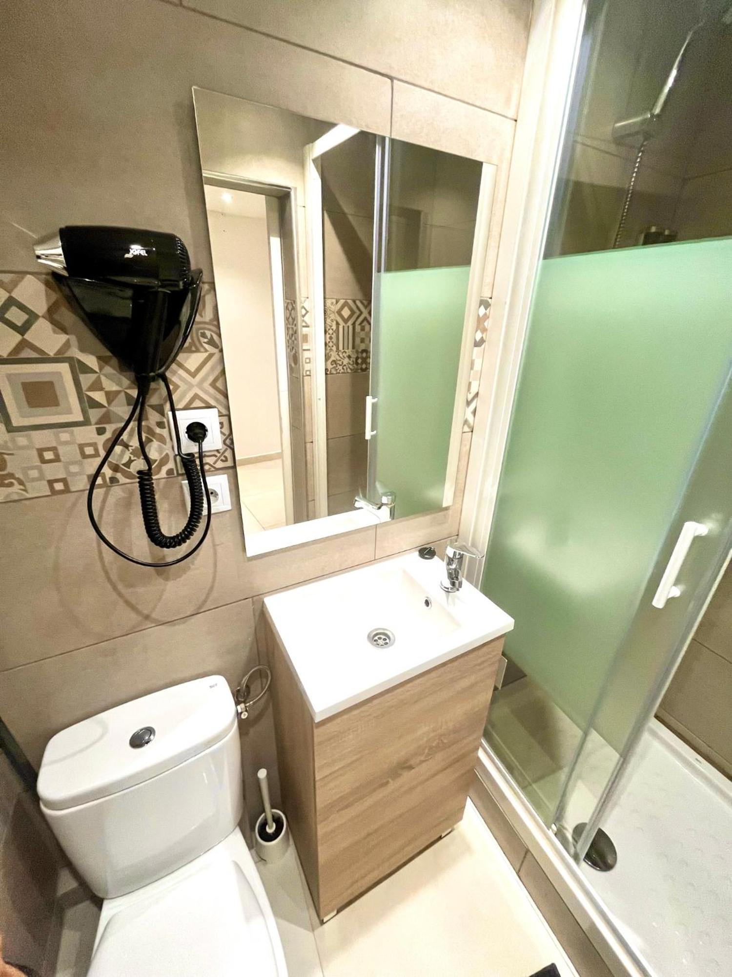 Apartamentos Con Bano Privado Frente Al Metro L5 Barcelona-Hospitalet Оспиталет де Лобрегат Екстериор снимка