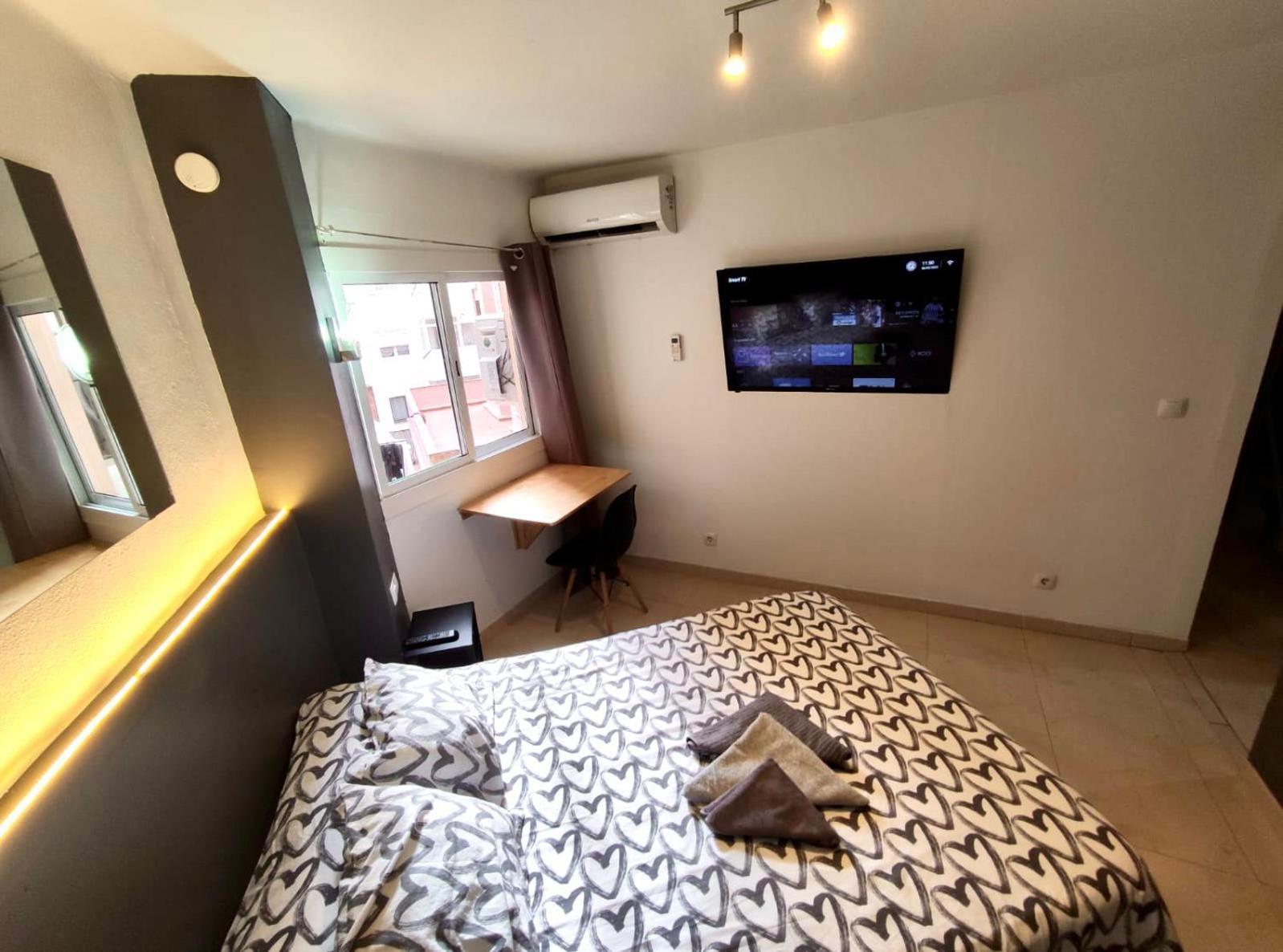 Apartamentos Con Bano Privado Frente Al Metro L5 Barcelona-Hospitalet Оспиталет де Лобрегат Екстериор снимка